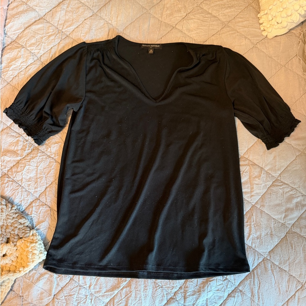 Banana Republic Black V-Neck Short Puff Sleeve Tee